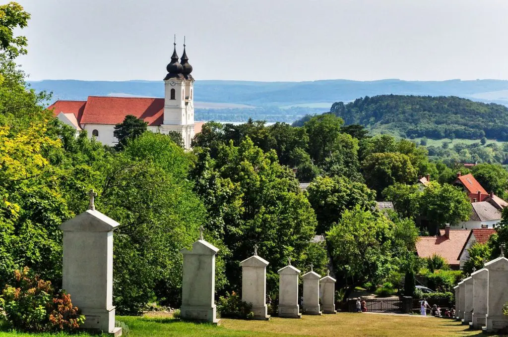 Balatoni bakancslista: Festői kápolnák, mesés kilátások és különleges látnivalók ‒ 23 varázslatos hely a Balatonnál