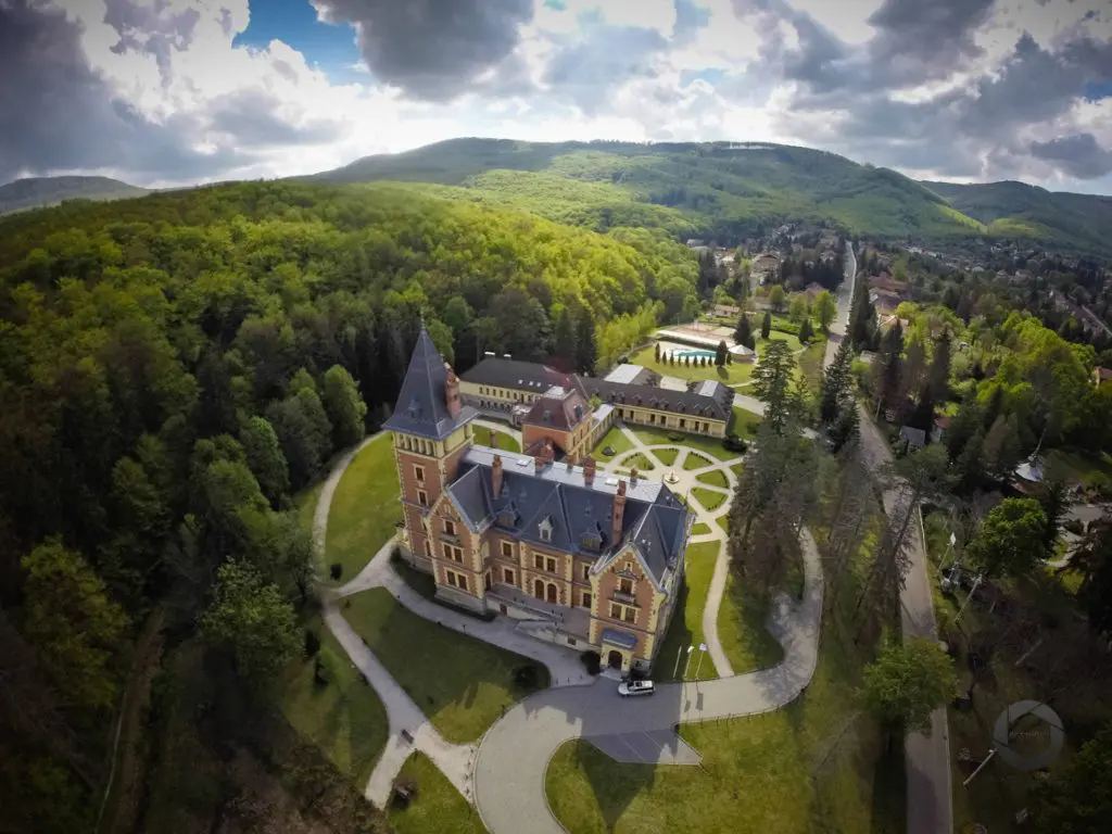 Pihenjetek hegyvidéki kastélyban vagy sziget hotelben! ‒ 10 szuper wellness szálloda KEDVEZMÉNNYEL