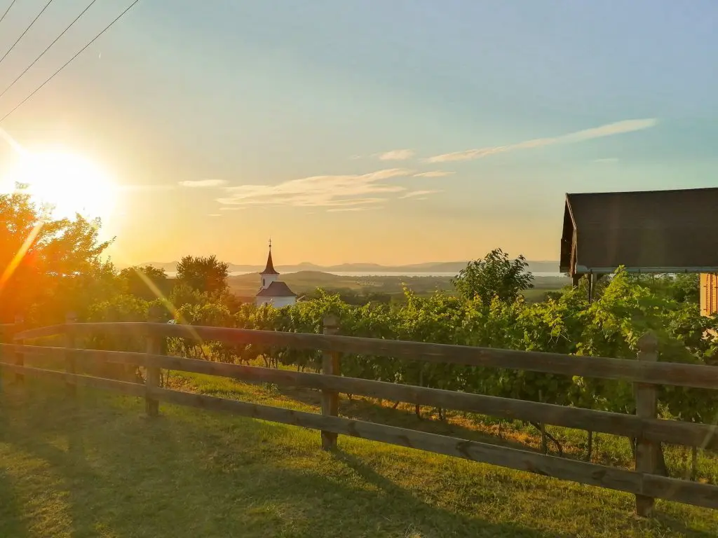 Balatoni bakancslista: Festői kápolnák, mesés kilátások és különleges látnivalók ‒ 23 varázslatos hely a Balatonnál