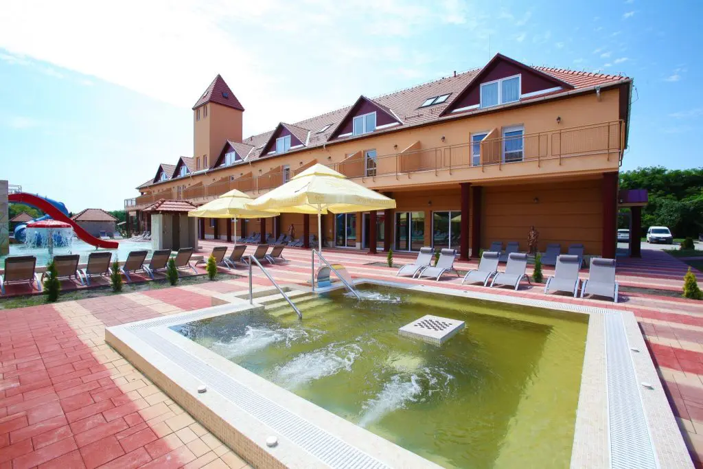 Pihenjetek hegyvidéki kastélyban vagy sziget hotelben! ‒ 10 szuper wellness szálloda KEDVEZMÉNNYEL