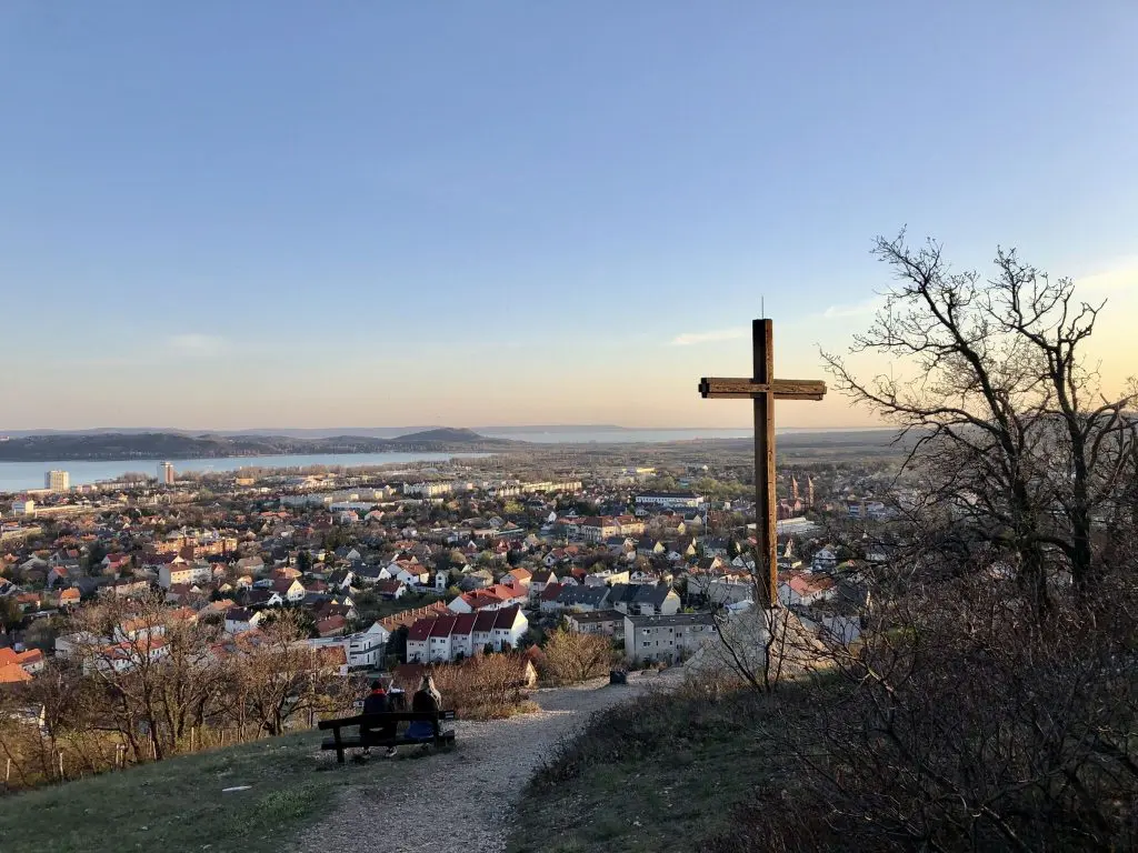 Tanösvények a Balaton körül ‒ túra Az arany emberhez és a magyar Stonehengehez 