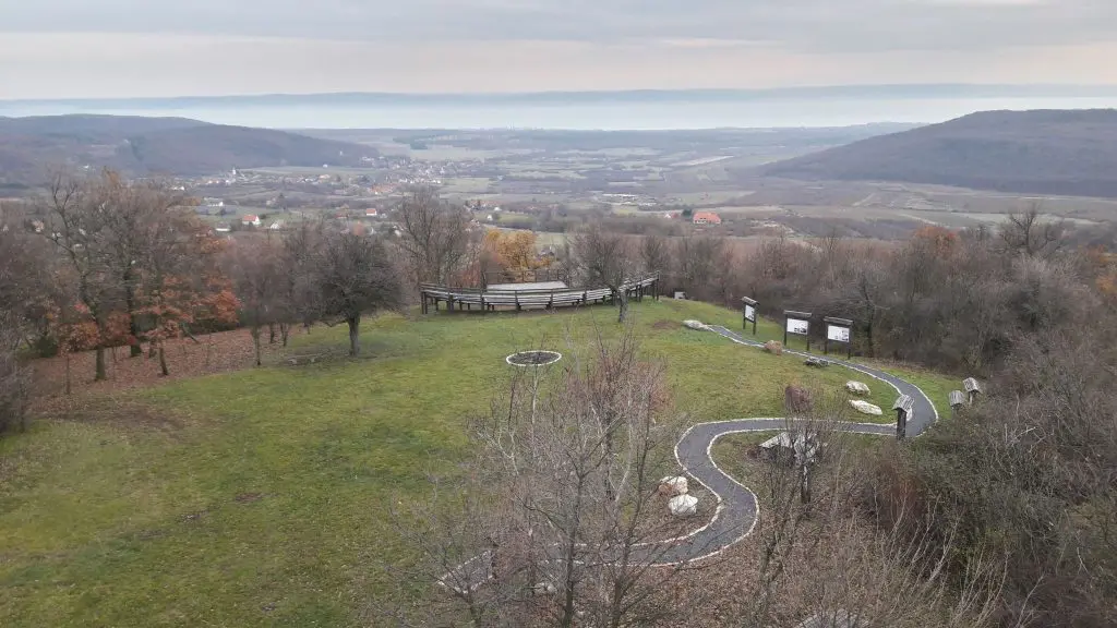 Tanösvények a Balaton körül ‒ túra Az arany emberhez és a magyar Stonehengehez 