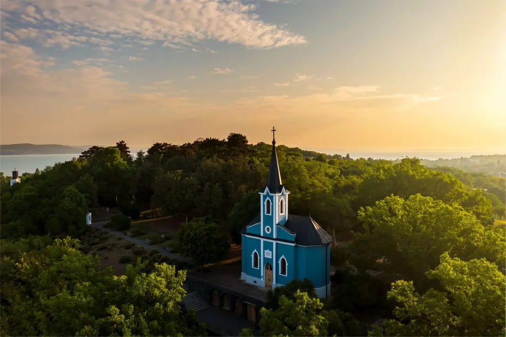 Tanösvények a Balaton körül ‒ túra Az arany emberhez és a magyar Stonehengehez 