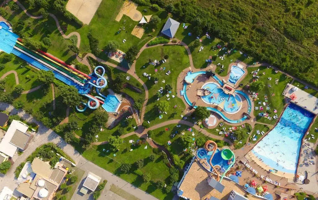 Ide menj nyaralni a gyerekekkel! A 10 legjobb családbarát szállás a Balaton partján