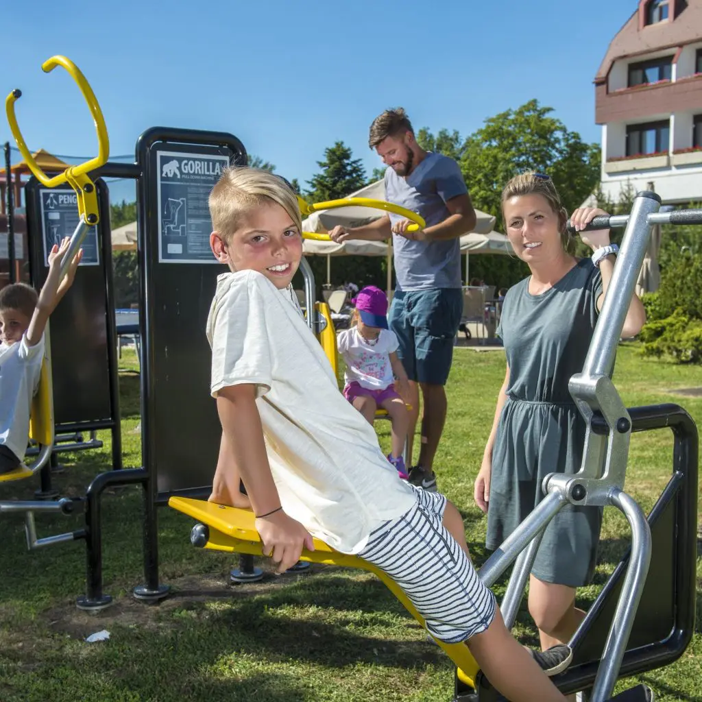 Panorámás fürdőzés az „égben”, Sopron történelmi belvárosa felett: Hotel Sopron****