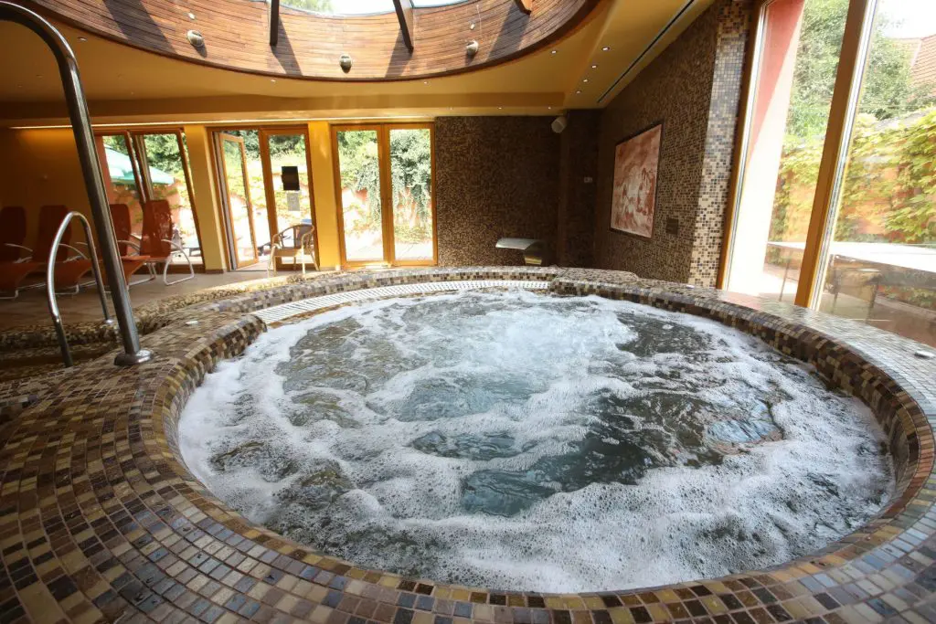 Játssz velünk, és csobbanj egyet a Laroba Wellness Hotelben, Alsóörsön!