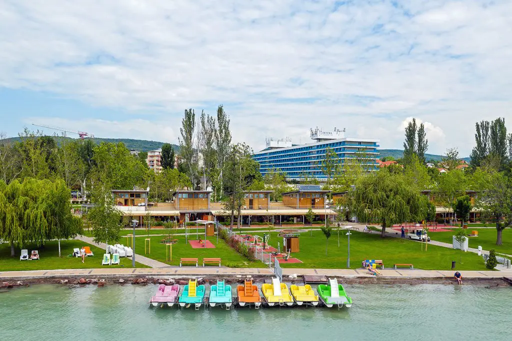 Napfény, csobbanás, megérdemelt pihenés – Wellness szállások az augusztus 20-i hétvégére, ahol SZÉP kártyával is fizethettek!