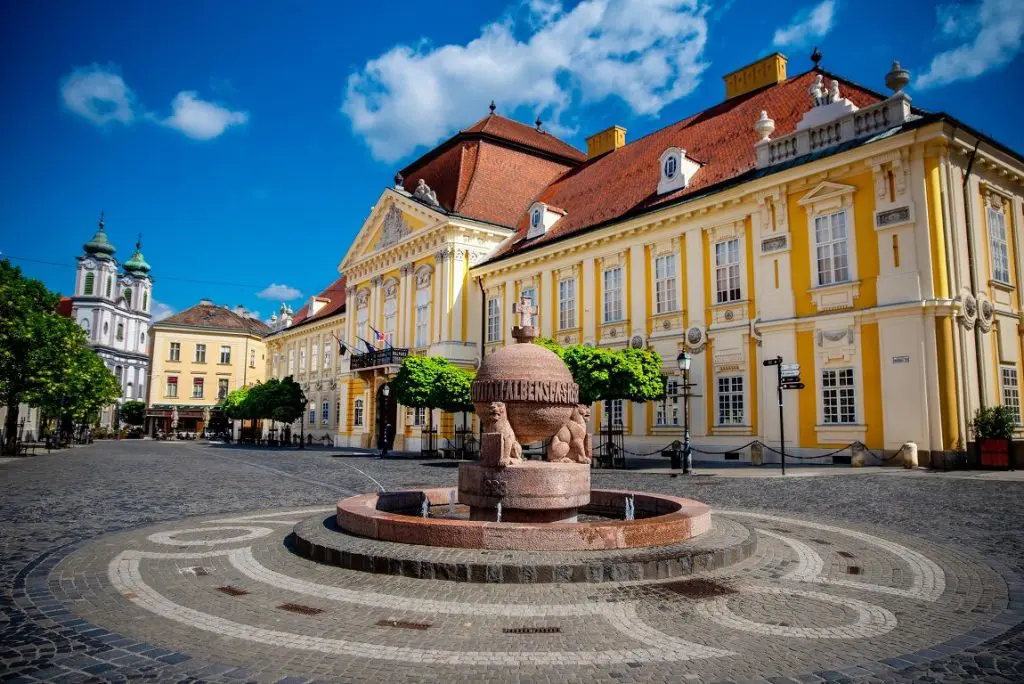 Top 5 kirándulás vonattal 1 órára Budapesttől (+szállástippek)