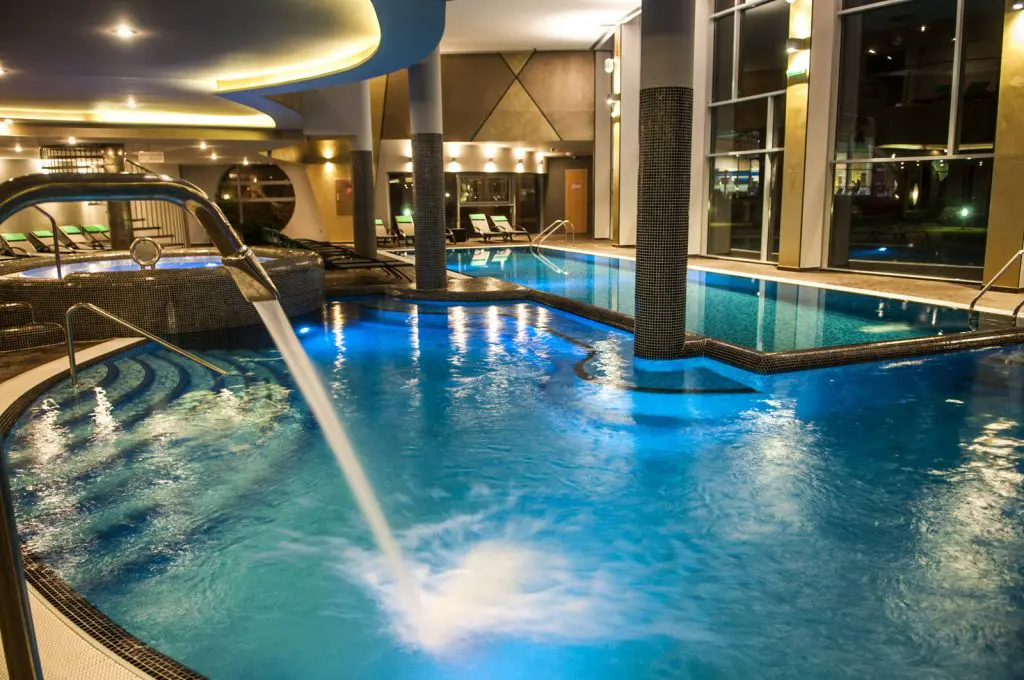 Tóparti mesekastély és festői panorámák− 10 wellness hotel az őszre