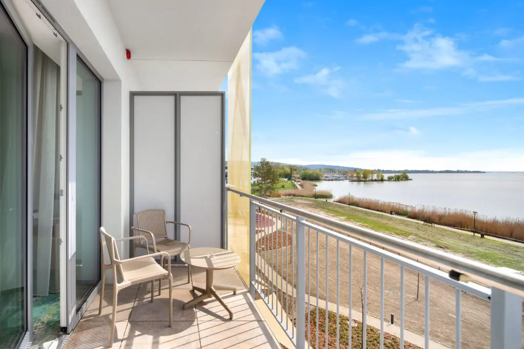 Fedezd fel az éjszakai égbolt és a Balaton-part egyik legfényesebb csillagát a Sirius Hotel****Superiort Keszthelyen