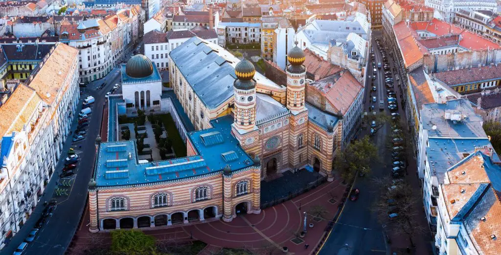 150 forintos fürdőjegy, bulivillamos és fénykiállítás - így ünnepli Budapest a 150. szülinapját