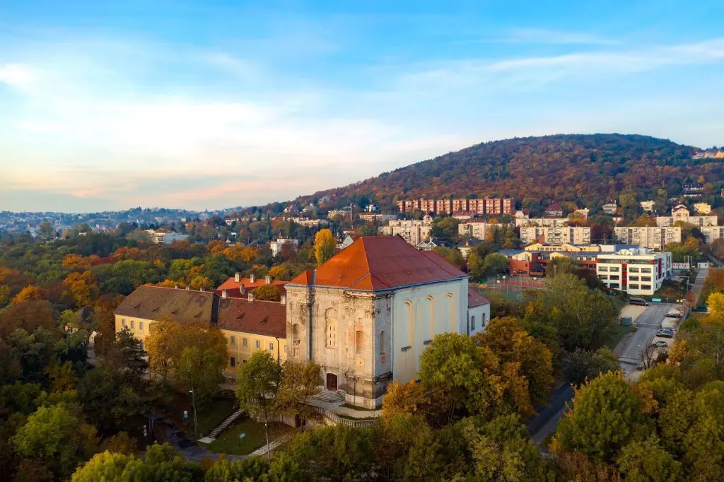 150 forintos fürdőjegy, bulivillamos és fénykiállítás - így ünnepli Budapest a 150. szülinapját