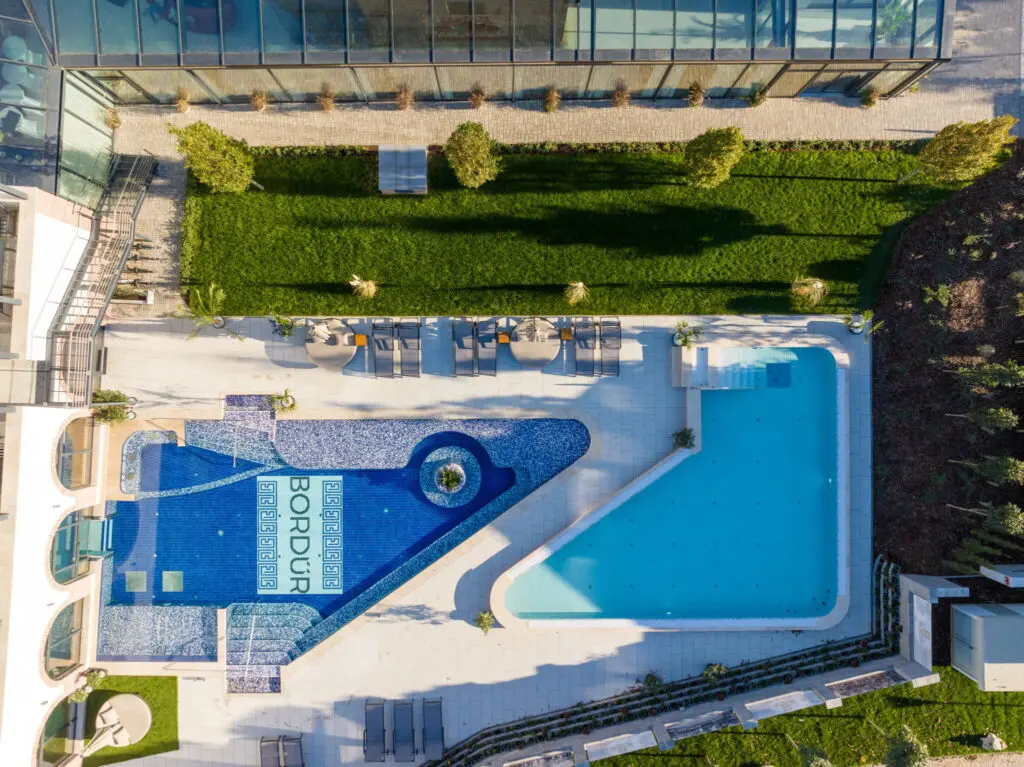 A májusi eső most wellnesshétvégét ér! Játssz velünk, és nyerj egy életreszóló élményt a Bordűr Wellness Hotel Superior & Szőnyegmúzeumba!