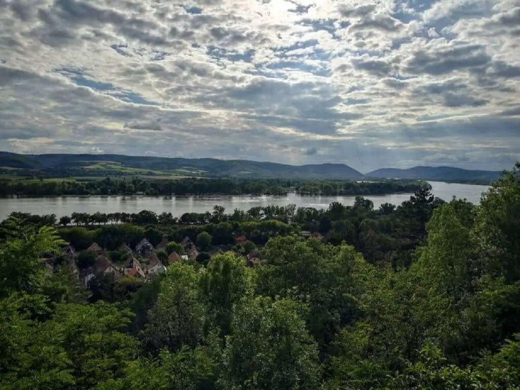 Sétahajózás a Dunakanyarban - Kirándulás, panoráma és gasztrotippek