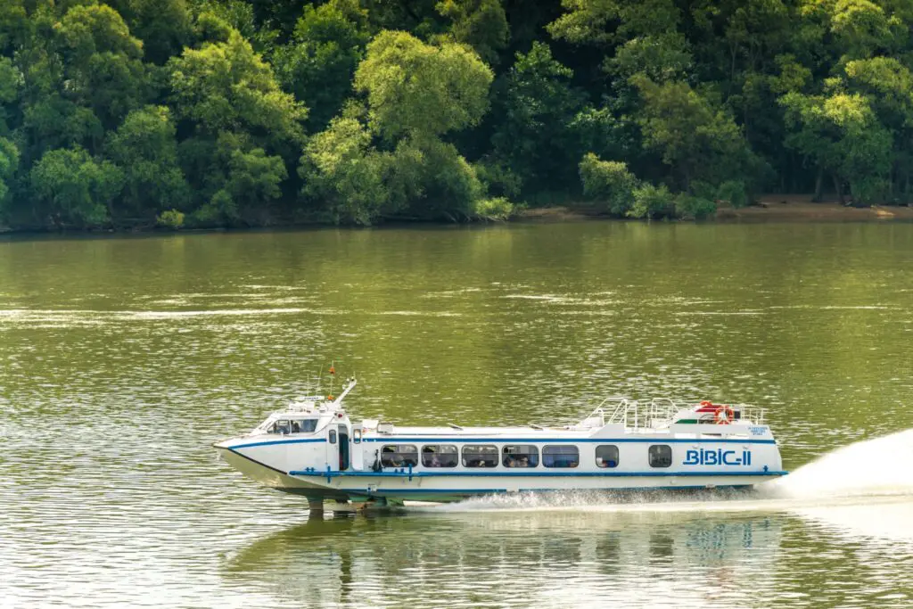Sétahajózás a Dunakanyarban - Kirándulás, panoráma és gasztrotippek