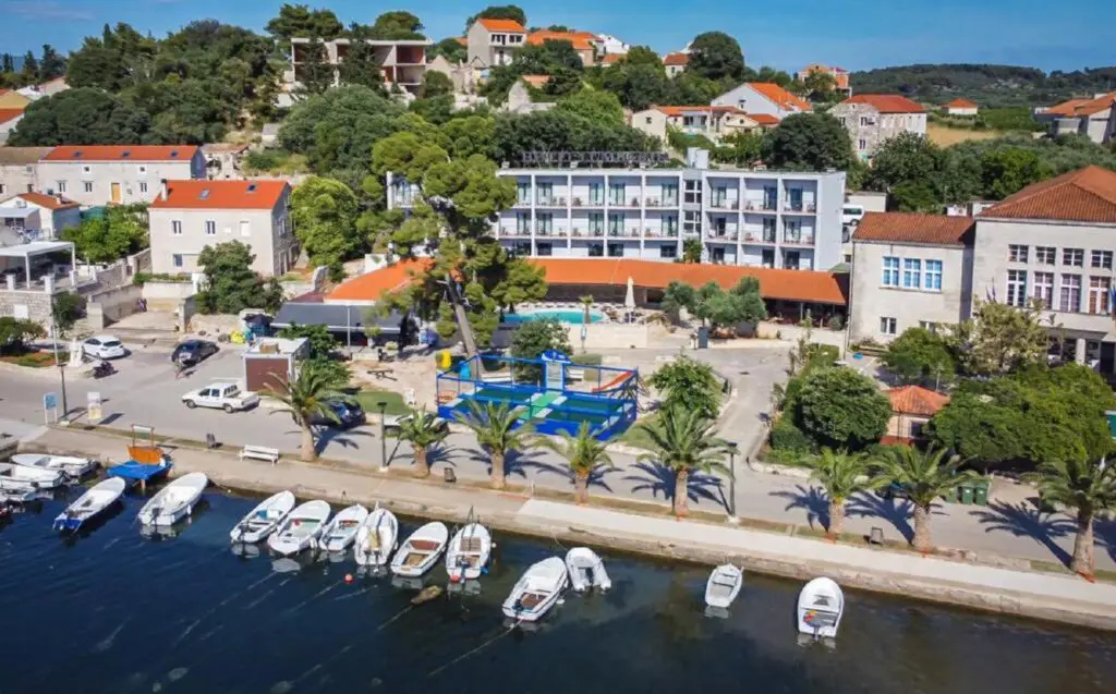 Ezért szeret bele mindenki a horvát szigetbe – Korčula látnivalók, strandok és szállástippek egy helyen