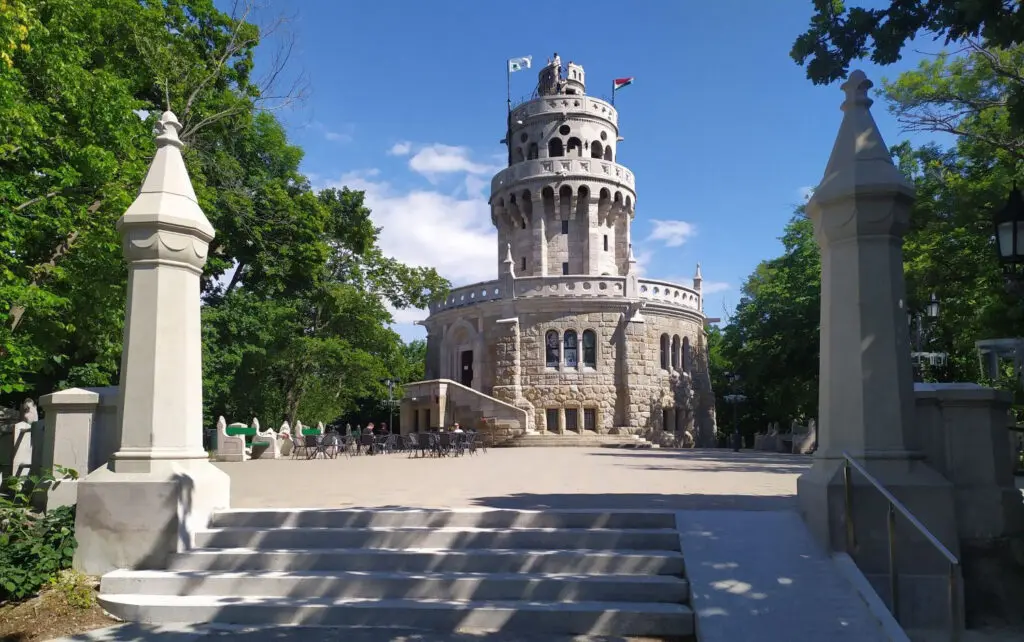 Megállótól megállóig: 10 budapesti autómentes kirándulás színes élményekkel
