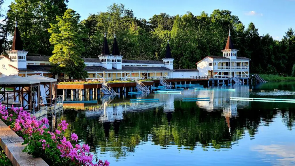 A hosszú élet titka: 10 hazai úti cél, ahol tehetsz a longevity-ért