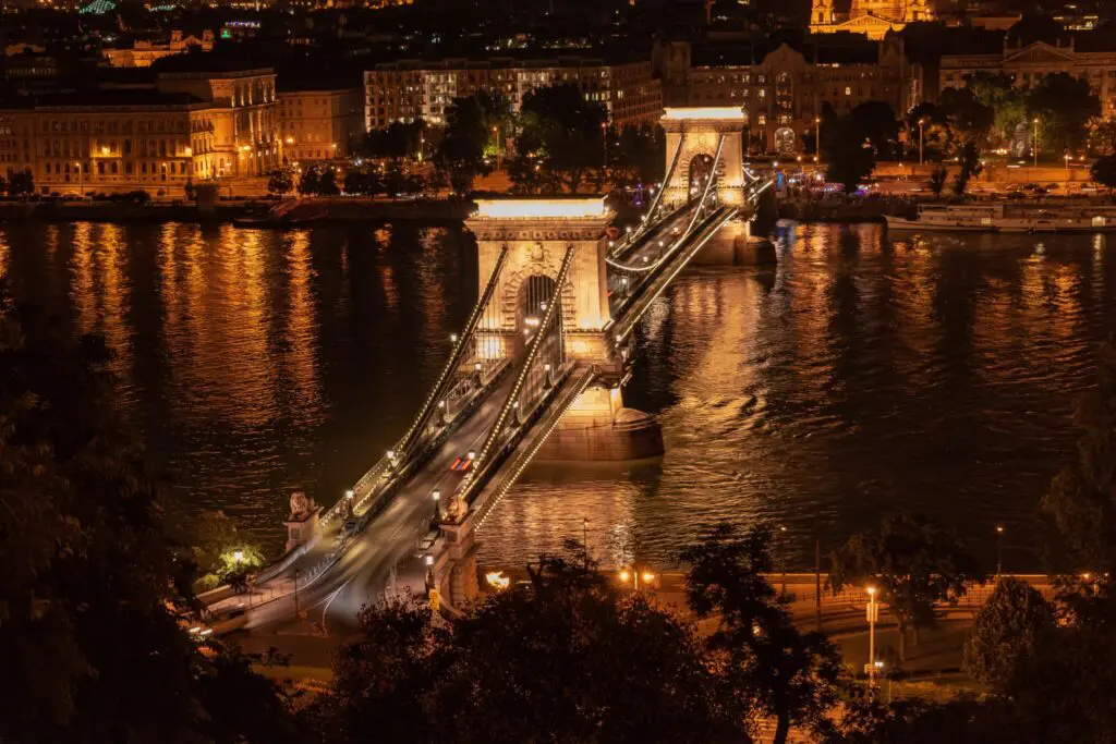 Romantika, fények, koktélok: Budapesti randi helyszínek egy emlékezetes estéhez