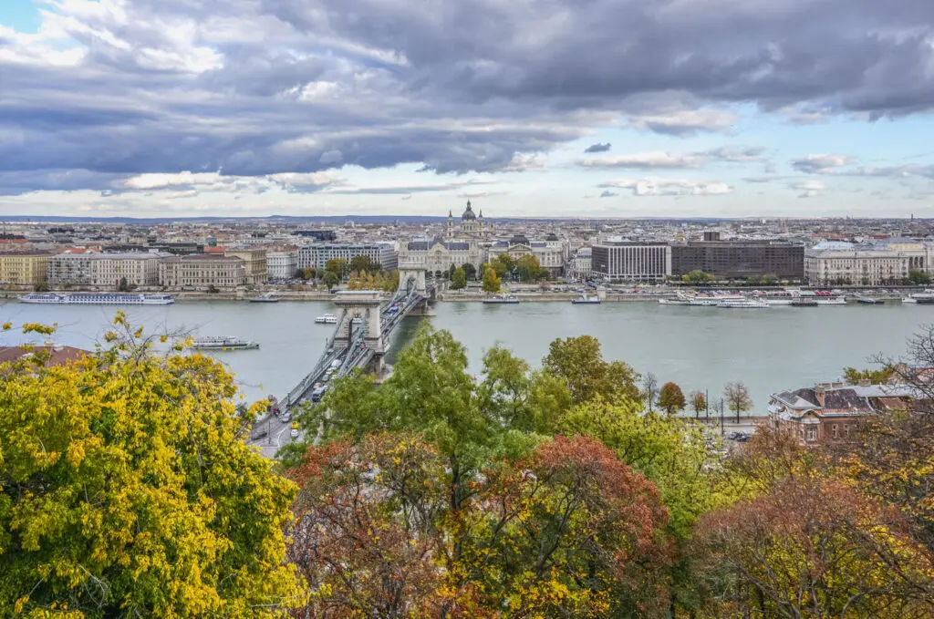 Romantika, fények, koktélok: Budapesti randi helyszínek egy emlékezetes estéhez