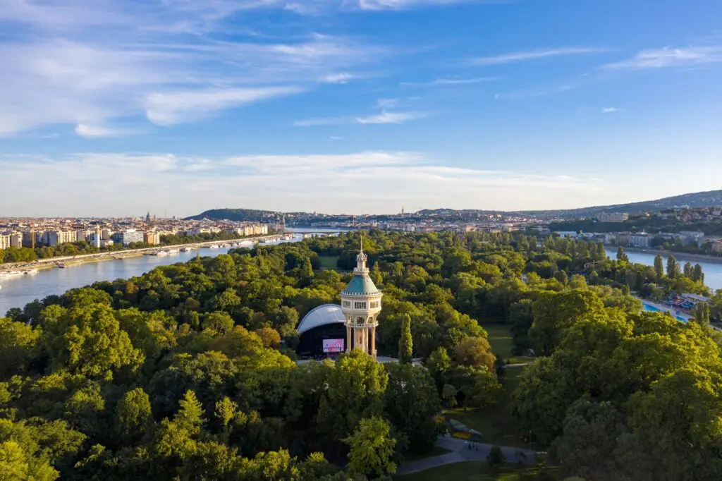 Megállótól megállóig: 10 budapesti autómentes kirándulás színes élményekkel