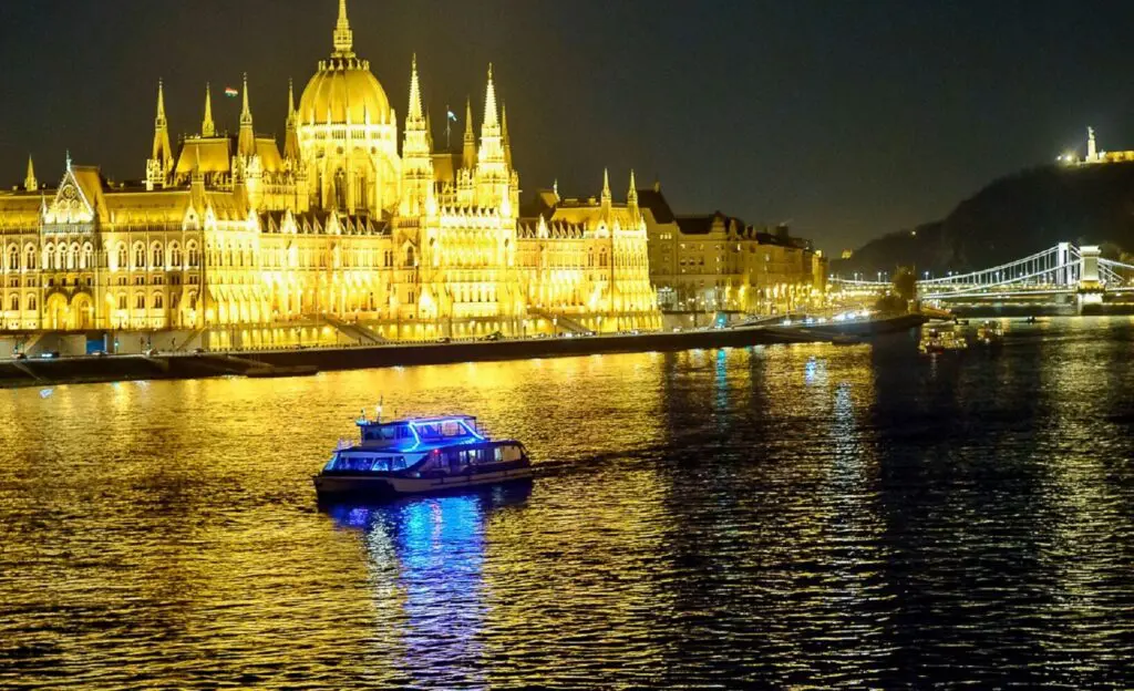 Romantika, fények, koktélok: Budapesti randi helyszínek egy emlékezetes estéhez