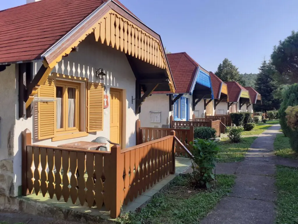 Falvak, amik télen a legszebbek - kihagyhatatlan téli látnivalók és szállások