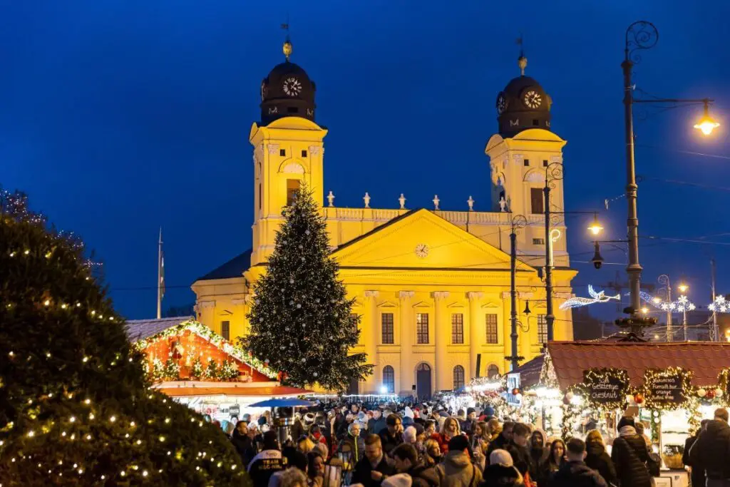 Debrecen tarol: Európa legszebb korcsolyapályája és toplistás adventi vására is itt van!