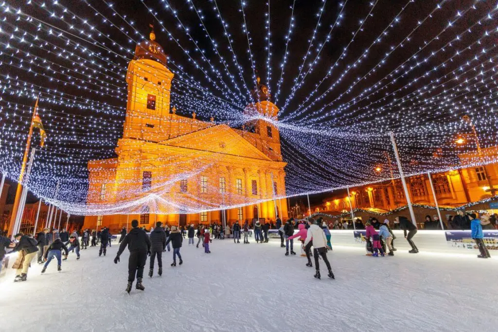 Debrecen tarol: Európa legszebb korcsolyapályája és toplistás adventi vására is itt van!