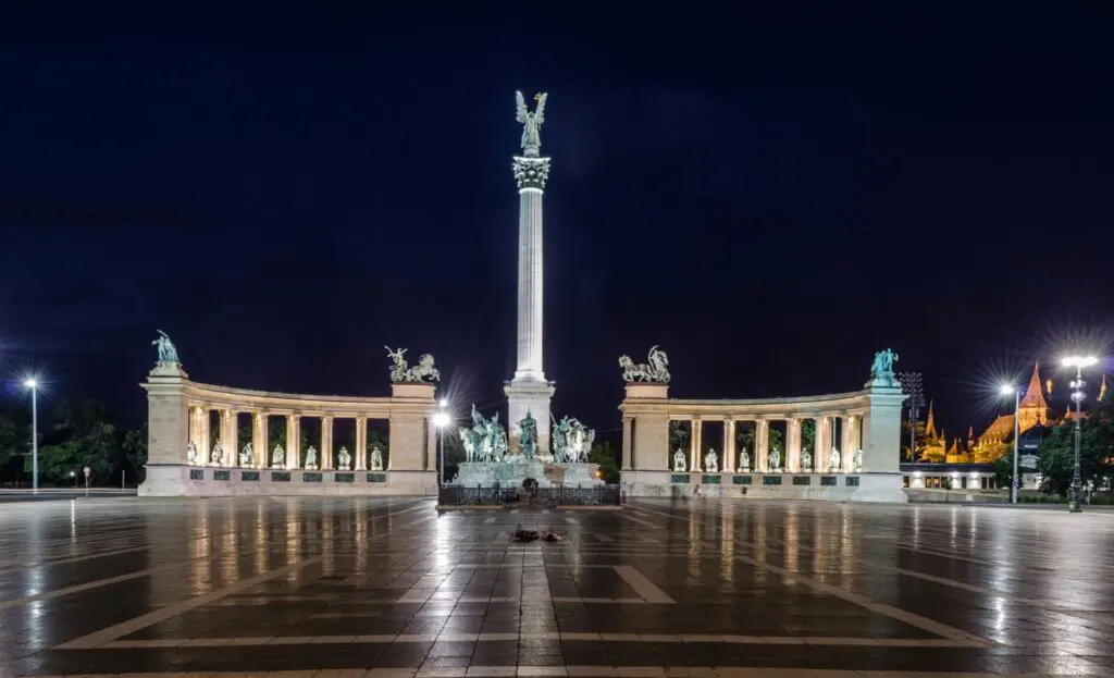 Hatalmasak, ikonikusak és látni kell őket: Magyarország legnagyobb szabadtéri szobrai