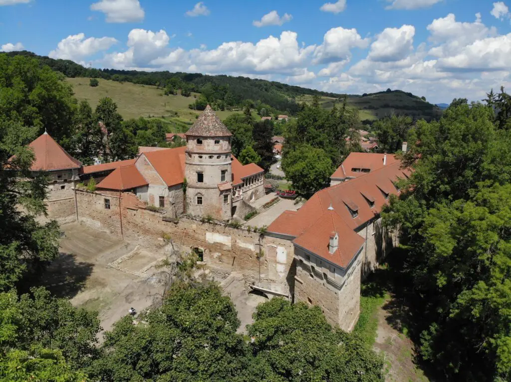 Mesebeli utazás: Tavaszi erdélyi kirándulások a határhoz közel (+extra szállások)