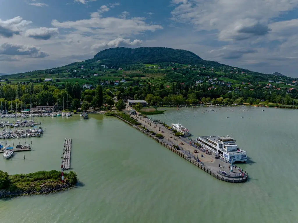 Balaton Camino: 200+ km a Balaton körül – miért és merre indulnak el rajta egyre többen?