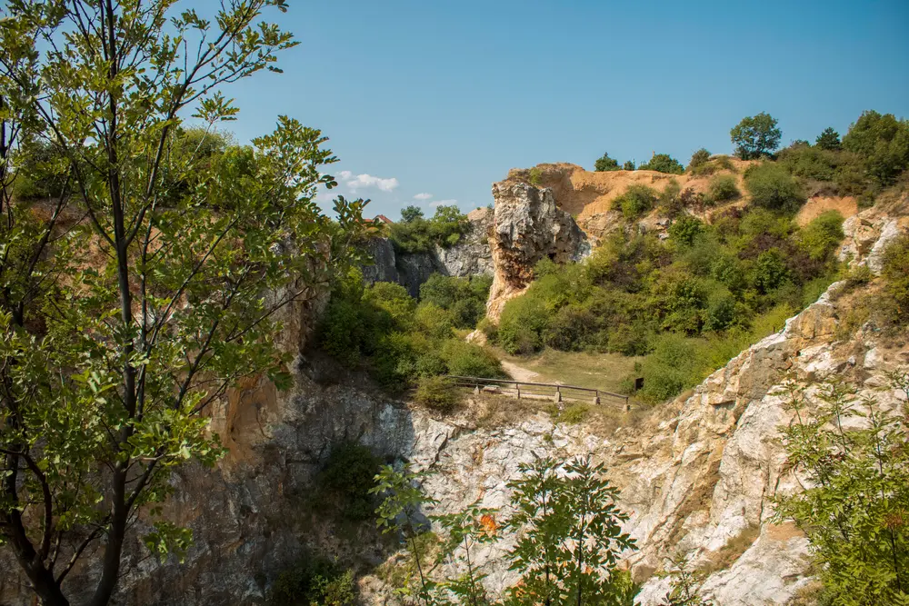 Tavaszi kalandozás a budai hegyekben - Sorrento-sziklák és egy eldugott túraútvonal
