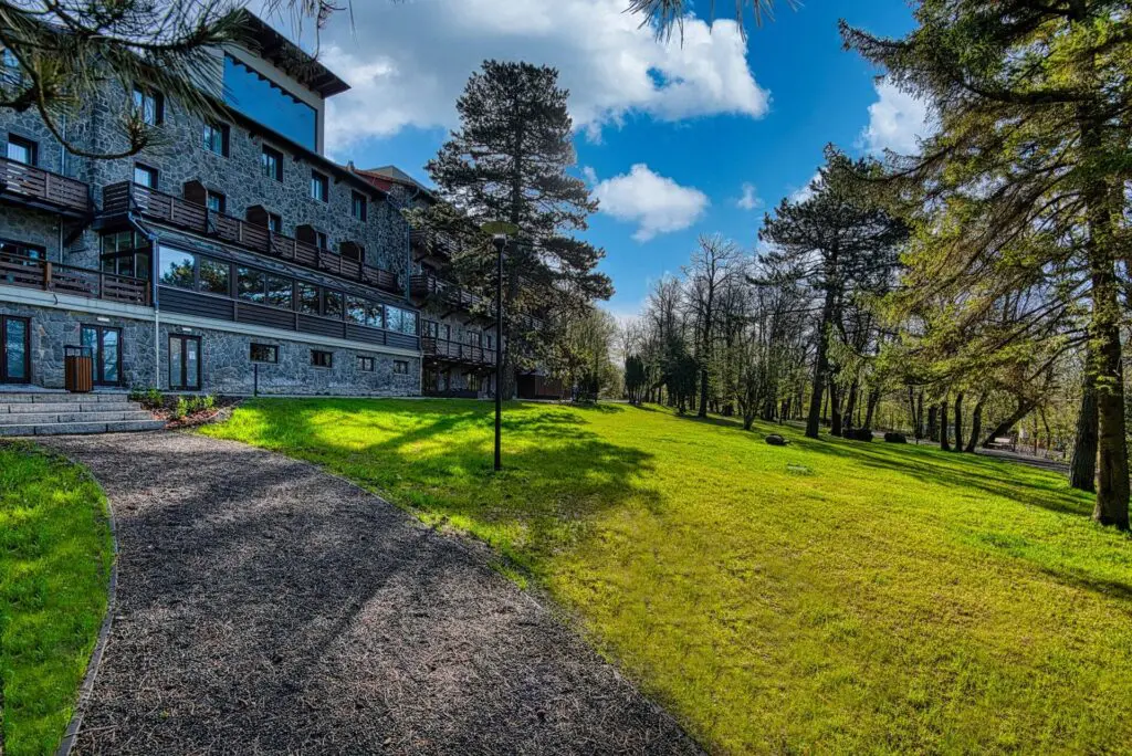 Top 10 természetközeli hotel és látnivalók a tavaszra