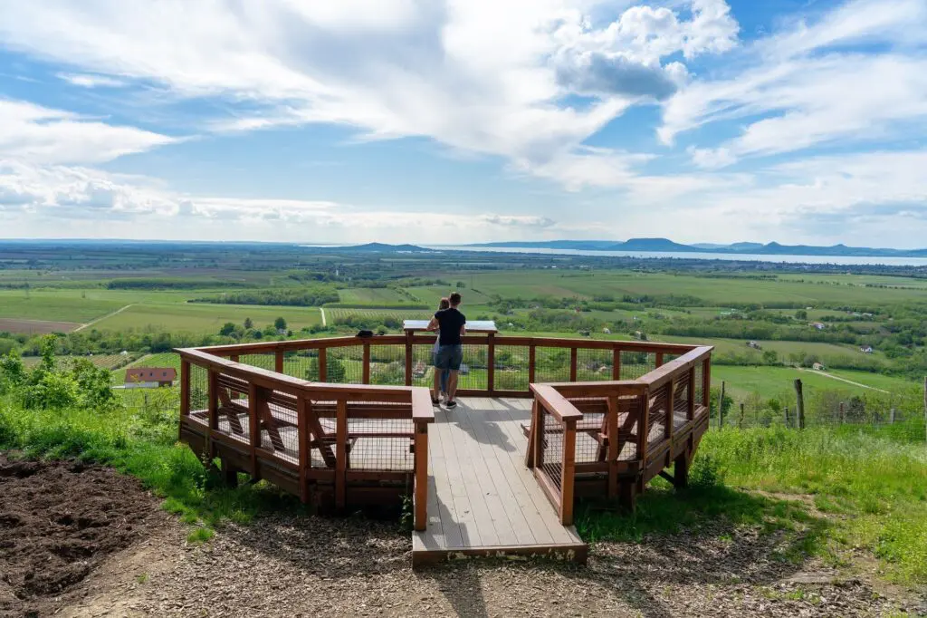 Balaton Camino: 200+ km a Balaton körül – miért és merre indulnak el rajta egyre többen?