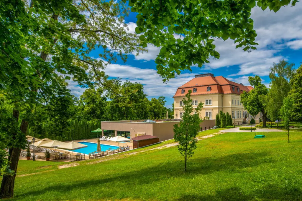 Top 10 természetközeli hotel és látnivalók a tavaszra