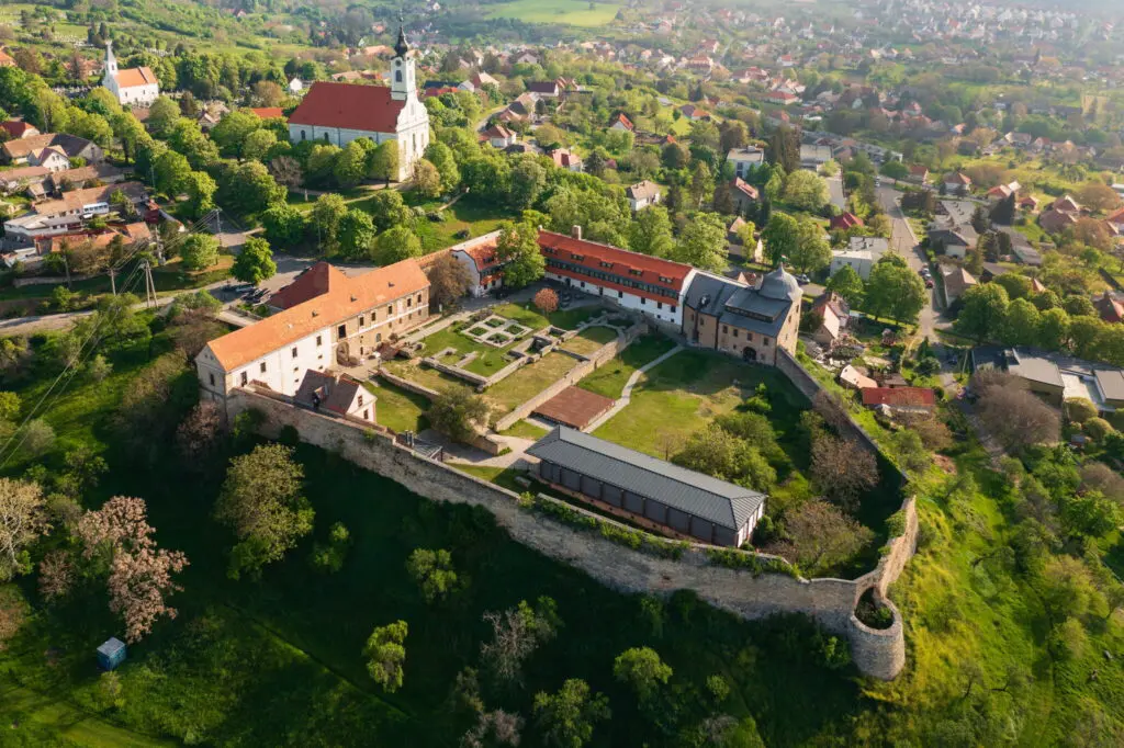 Top 10 természetközeli hotel és látnivalók a tavaszra