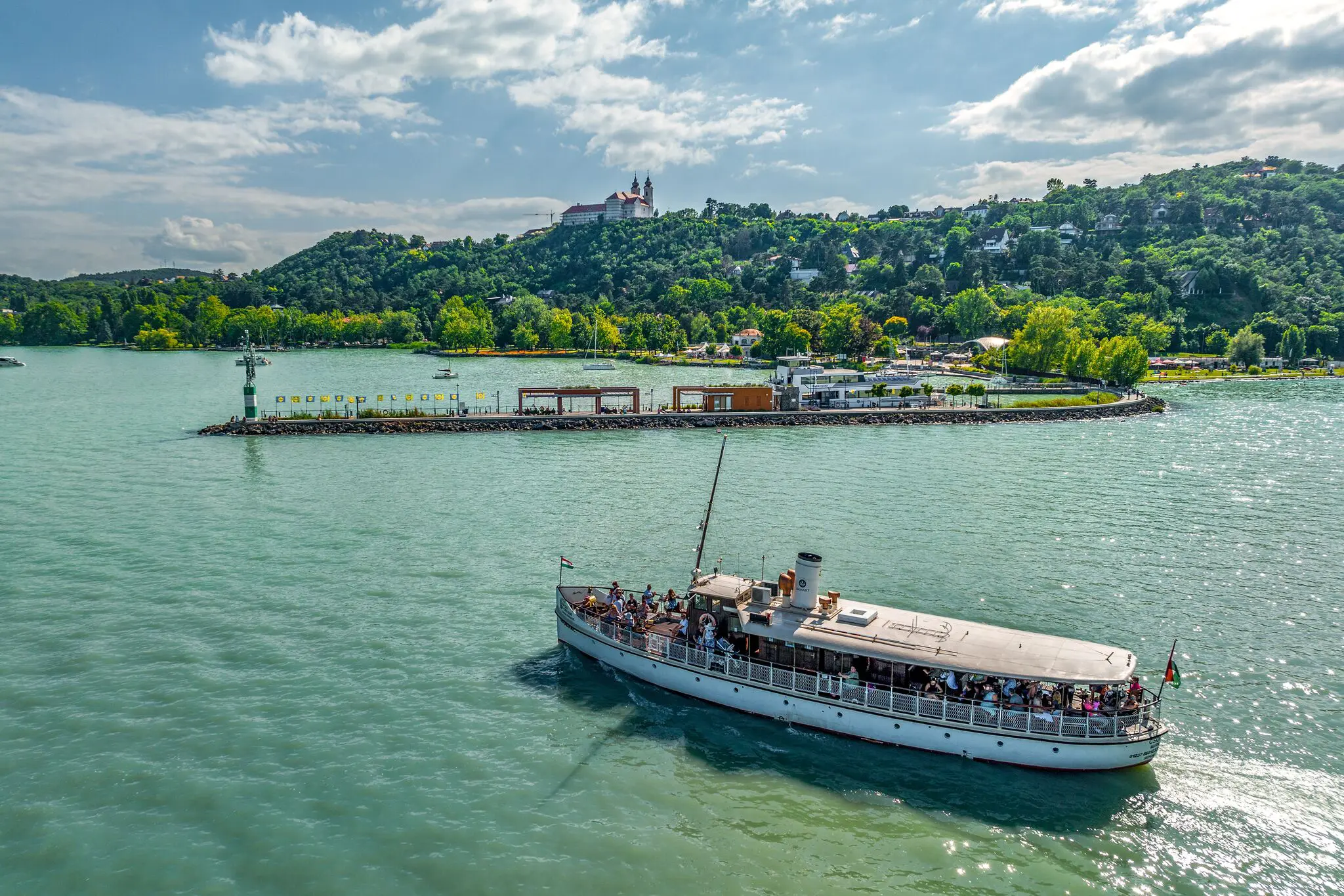 Balaton Camino: 200+ km a Balaton körül – miért és merre indulnak el rajta egyre többen?