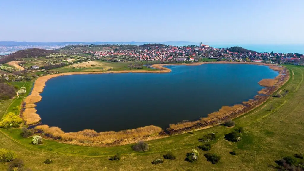 Balaton Camino: 200+ km a Balaton körül – miért és merre indulnak el rajta egyre többen?