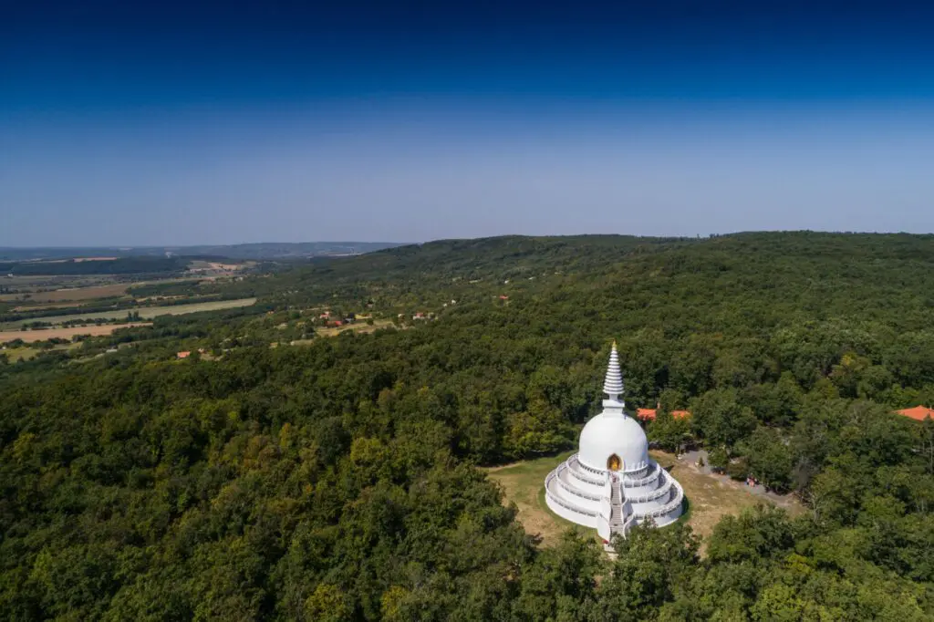 Top 10 természetközeli hotel és látnivalók a tavaszra