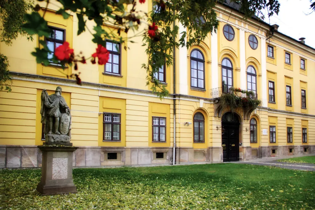 Ez a dunakanyari város mindenkit megtéveszt elsőre – Felismered?