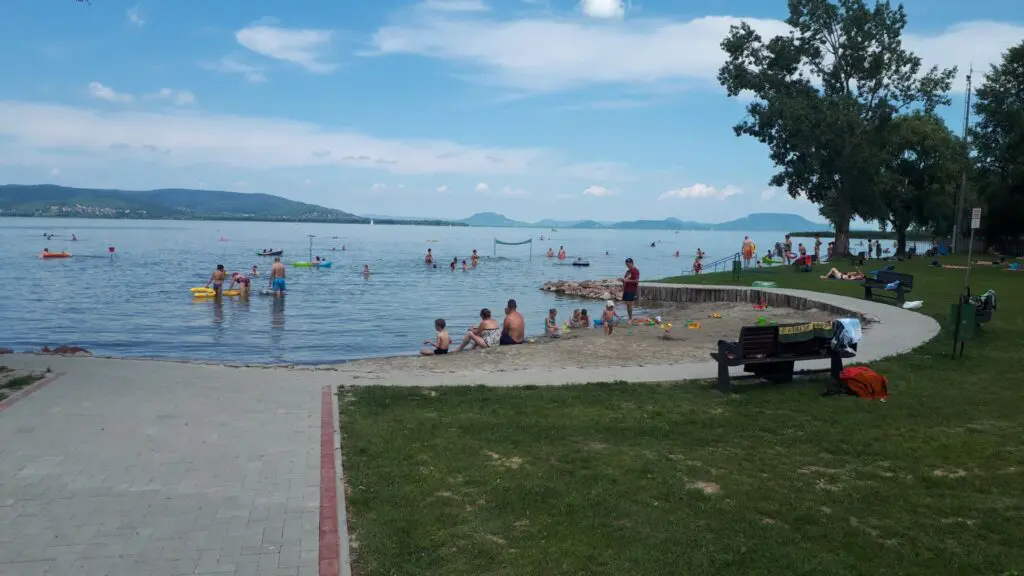 Melyik a legdrágább és a legolcsóbb strand? Balatoni árkörkép a déli partról
