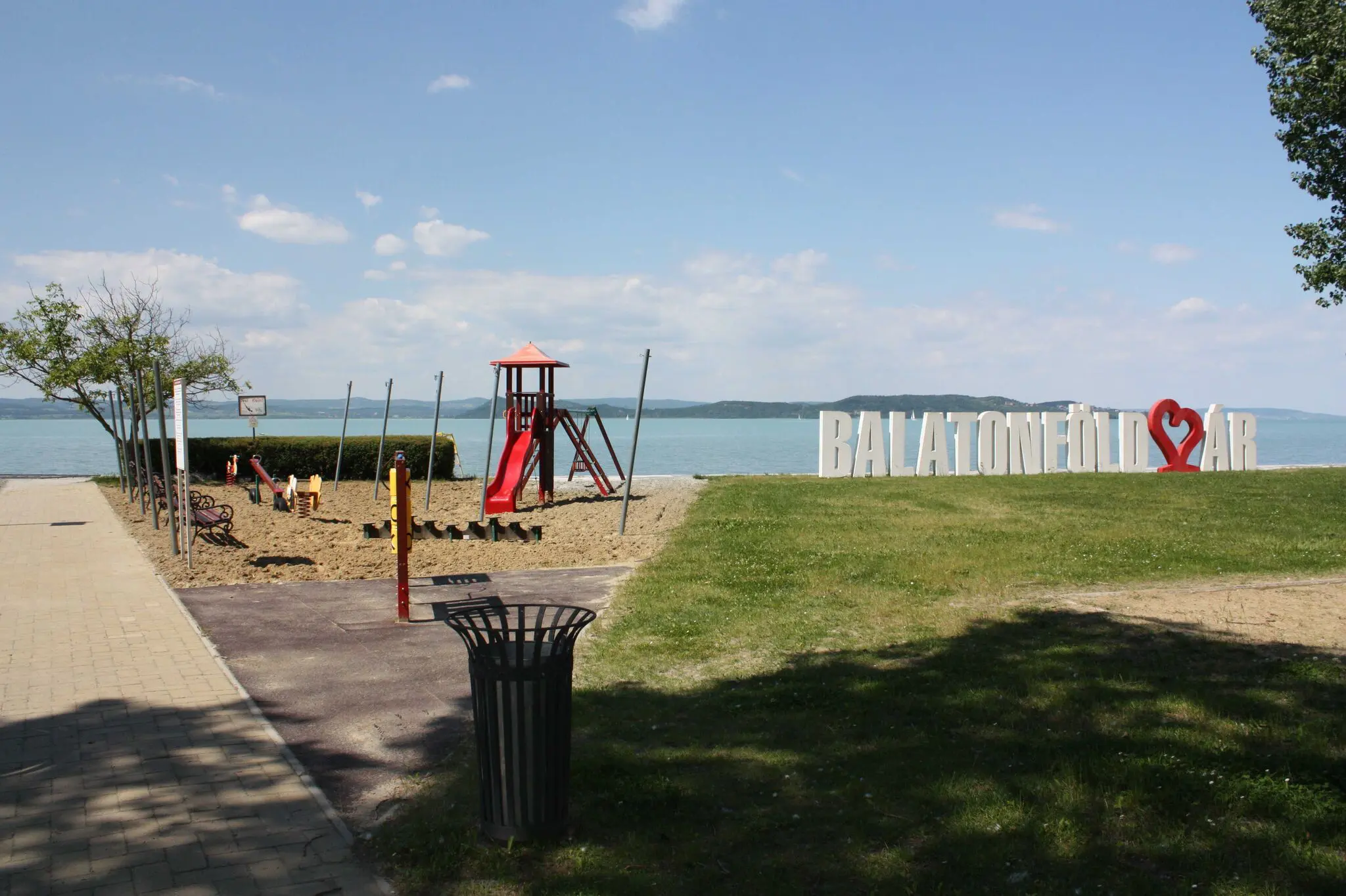 Átszállás nélkül a Balatonra: nyári fürdővonat indul Miskolcról