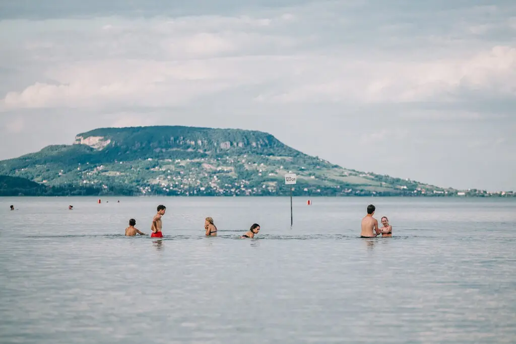 Strandolnál a Balatonnál? Ezekkel az árakkal számolj az északi parton