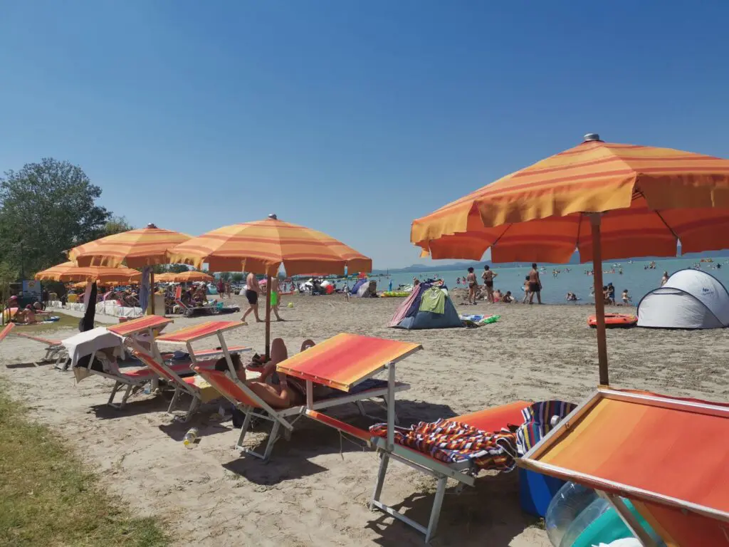 Melyik a legdrágább és a legolcsóbb strand? Balatoni árkörkép a déli partról