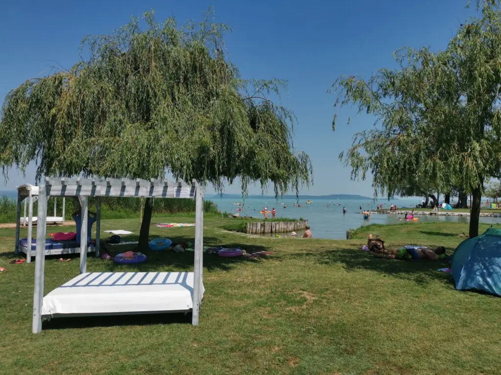 Melyik a legdrágább és a legolcsóbb strand? Balatoni árkörkép a déli partról