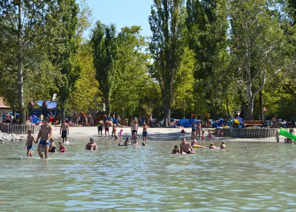 Melyik a legdrágább és a legolcsóbb strand? Balatoni árkörkép a déli partról