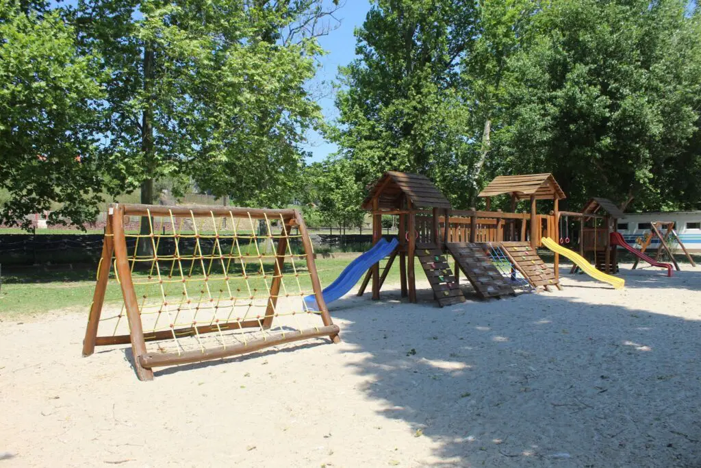 Strandolnál a Balatonnál? Ezekkel az árakkal számolj az északi parton