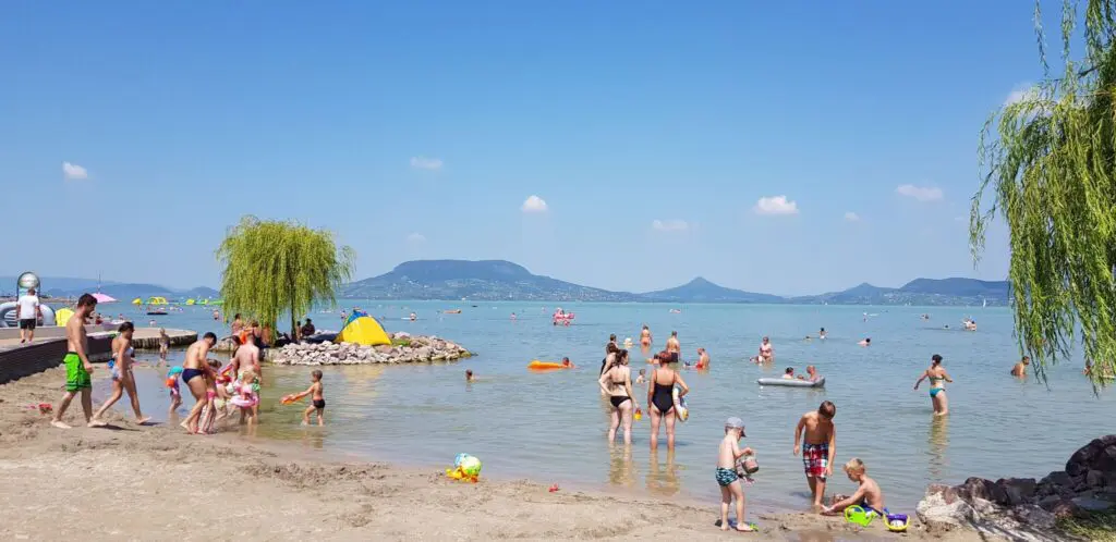 Melyik a legdrágább és a legolcsóbb strand? Balatoni árkörkép a déli partról