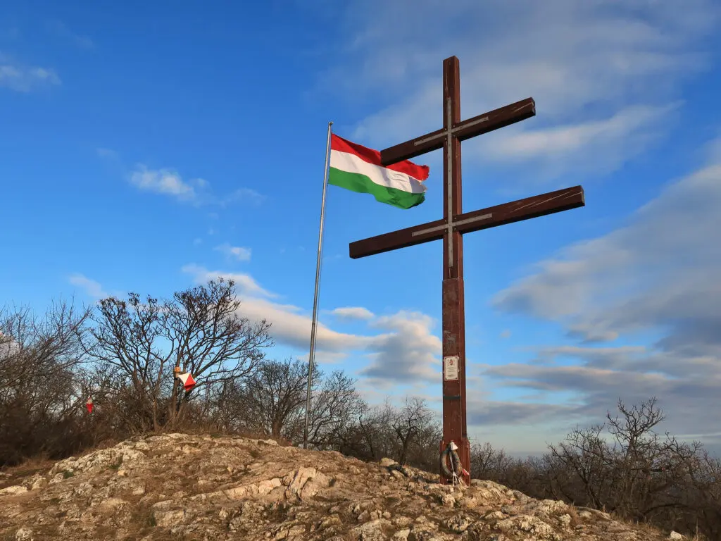 Csúcshódítás a Pilis egyik legszebb kilátóhegyén, irány az Oszoly-csúcs